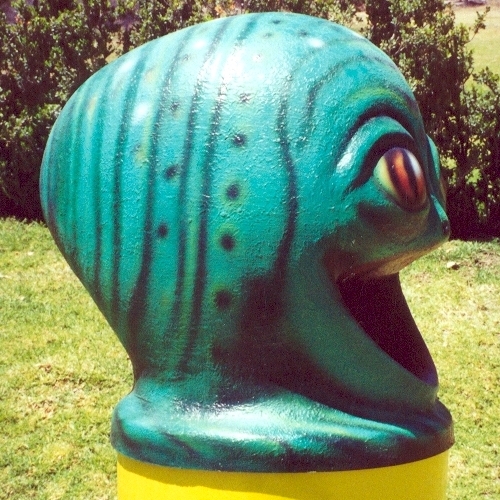 Cabeza de Alien o alienigena para basurero infantil o de niños