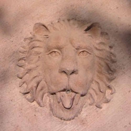 Detalle de la cabeza de León para fuentes de la marca Fiberland