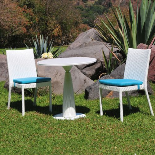 Sillas y mesa modelo Acopla con armazón de aluminio y tejido viro sintetico en color blanco o crema