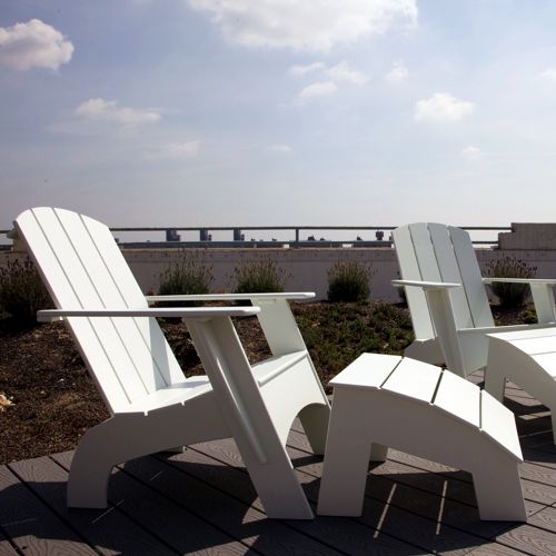 Sillon y descansa pies Adirondack 100% reciclados fabricado en Estados Unidos por Loll Designs