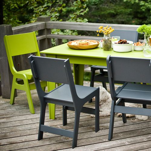 Muebles de jardin sillas y mesa modelo Alfresco hechos de plastico reciclado