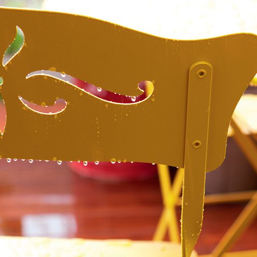 Acercamiento o Detalle del diseño de una silla Bagatella que se puede mojar