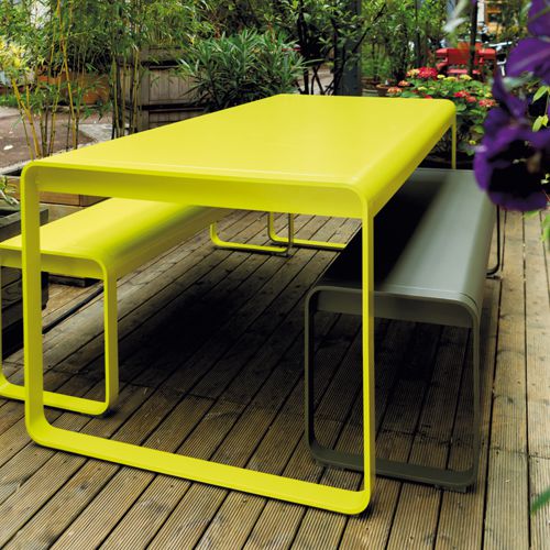 Mesa de comedor rectangular de aluminio para exterior en color amarillo y verde