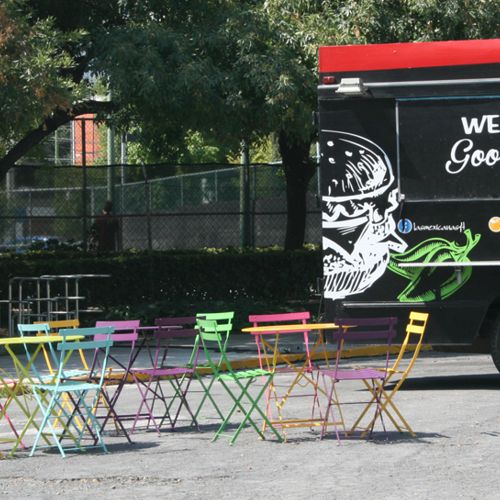 Muebles de jardin plegables de metal de colores modelo Bistro Fermob en Tec de monterrey campus Monterrey