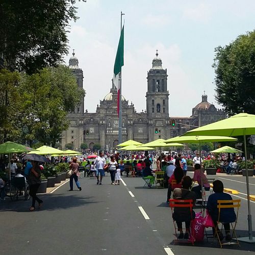 Sillas Bistro de Fermob en Mexico frente al Zocalo en el proyecto micalle de av 20 de noviembre de colores