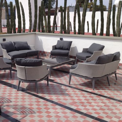 Sala de terraza al exterior modelo Dorothy de aluminio con tejido sintético texturizado en colores grises