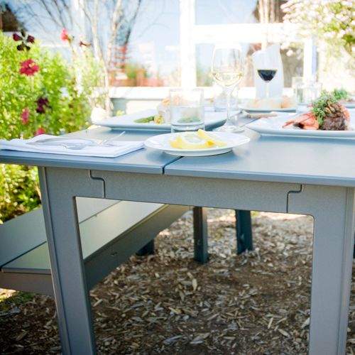 Comedor de jardin Fresh Air de Loll Designs de botes de plastico reciclados en colores vivos