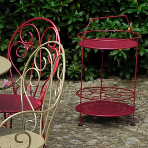 Los Gueridon son carritos de servicio este rojo para apoyar en una terraza o alberca