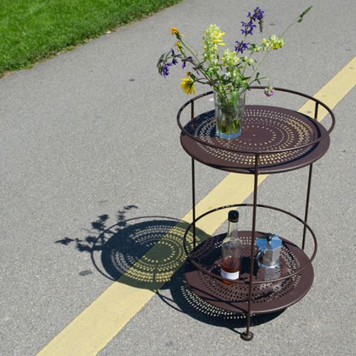 Gueridon de servicio con dos cubiertas al aire libre en la intemperie