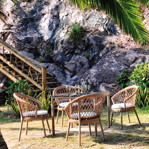 Muebles de jardin Haren una mesa y cuatro sillas de exterior de calidad y resistentes al exterior