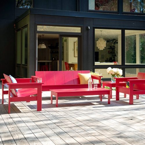 Sala roja de plastico para exterior en una terraza modelo Hennepin