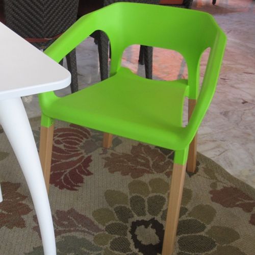 Detalle de una silla Isla para exteriores en color verde