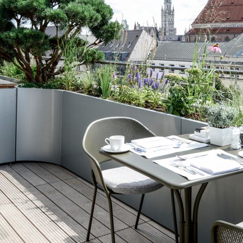 Silla Kate para exterior en una terraza o balcon en europa de metal