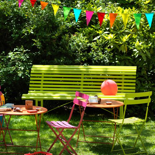 Muebles de jardin que incluyen una banca Louisiane de colores