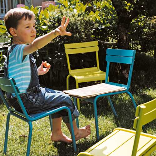 Sillas para jardin de colores de aluminio duraderas y apilables Luxembourg Kids de Fermob