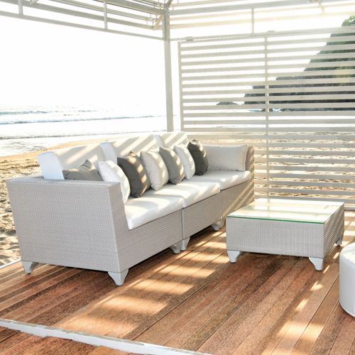 Sala de terraza modular Marcus con armazónde aluminio y tejido sintético o polirattan Viro en colores cremas calidos