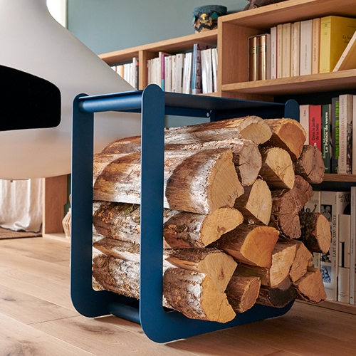 Mueble para almacenar leña de mucho diseño de la línea Nevado by Fermob