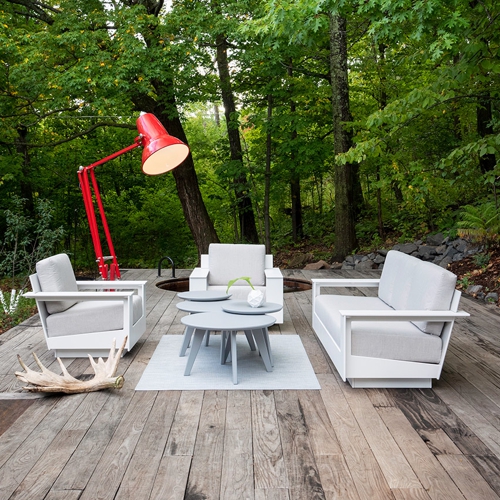 Sala de jardin o de exterior Nisswa en una terraza en medio de un bosque