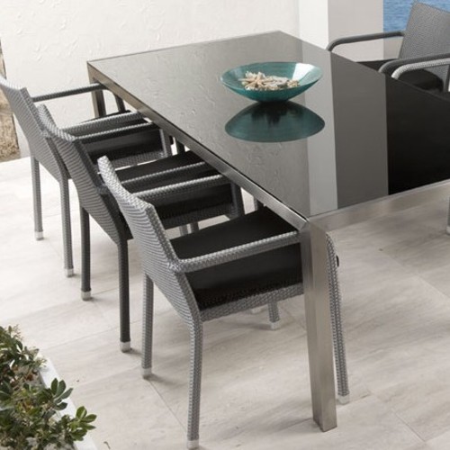 Comedor Palmira de terraza o de alberca fabricado con tejido sintetico Viro para exterior en tonos grises y con una mesa rectangular