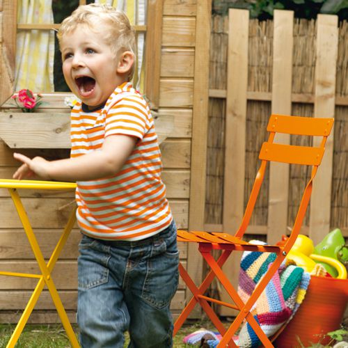 Tom Pouce o Pulgarsito en español es el nombre de estos mueblesd e jardin para ver a los niños sonreir