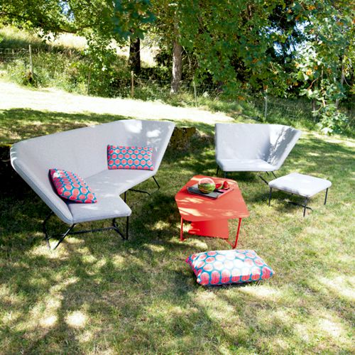 Sala de jardin o sala de exterior modelo Ultrasofa de Fermob de diseño moderno en color Gris