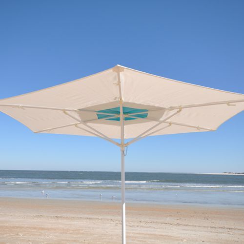 Sombrilla plana modelo Del Ray fabricada de fibra de vidrio con Tela Sunbrella grado marino