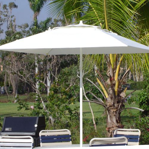 Sombrilla cuadrada de fibra de vidrio modelo Manasota de 2 por 2 metros en color Sunbrella Blanco