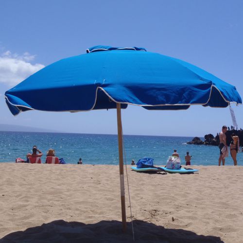 Sombrilla para playa clavada en la arena modelo Treasure con tela Sunbrella grado marino color azul