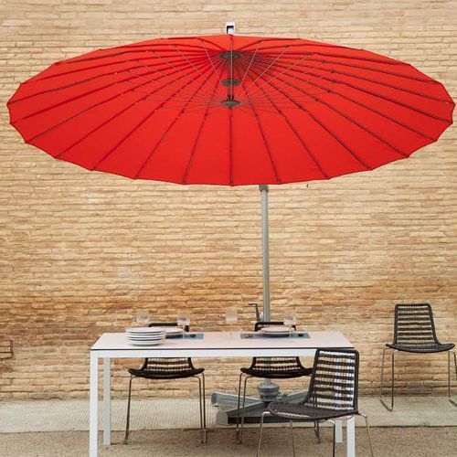 Sombrilla Beijing de poste lateral o colgante con un diseño asiatico como paraguas